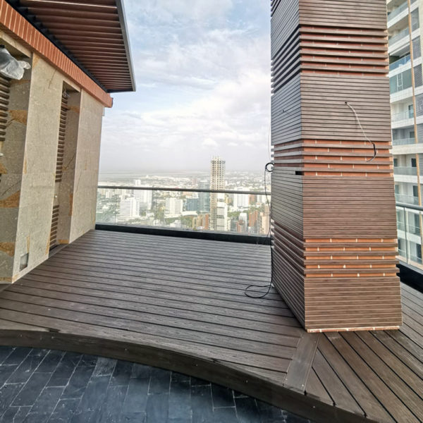 piso-deck-exterior-balcon-edificio-gratacielo-barranquilla-outdoor-design
