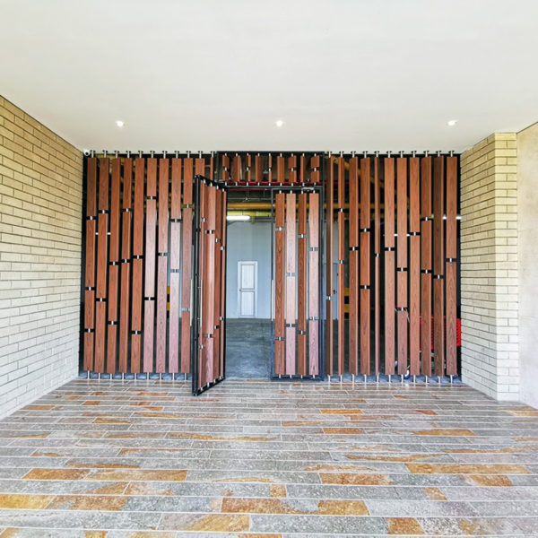 puerta-en-pvc-edificio-puntawa-barranquilla-outdoor-design